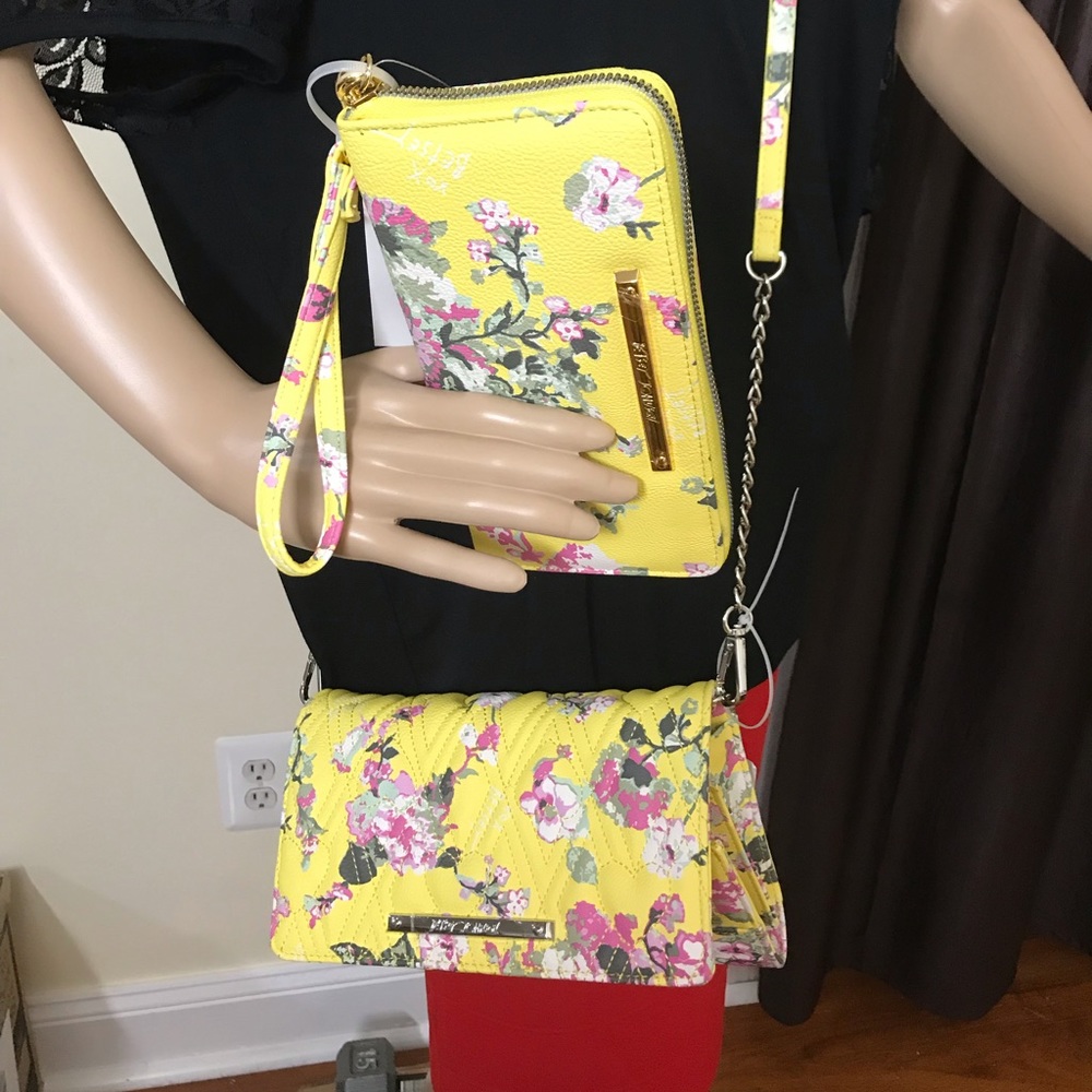 NWOT -Betsey Johnson Wristlet - Picture 1 of 3